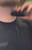 Man gebruikt de Triple Blade Foil Shaver onder de baard om de hals en baardlijn glad en strak af te werken.